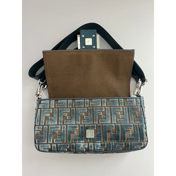 Fendi baguette new style FF velvet silver hardware shoulder bag NWOT - Picture 6 of 9